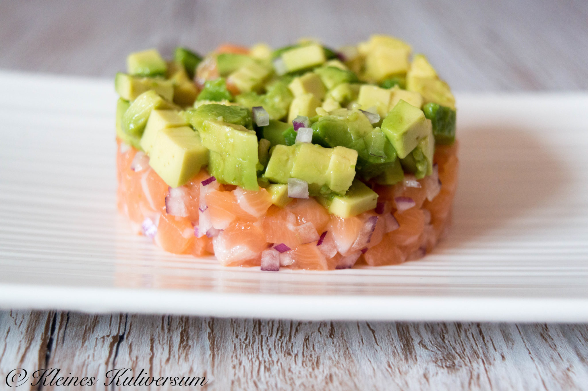 Lachstatar mit Avocado - Kleines Kuliversum